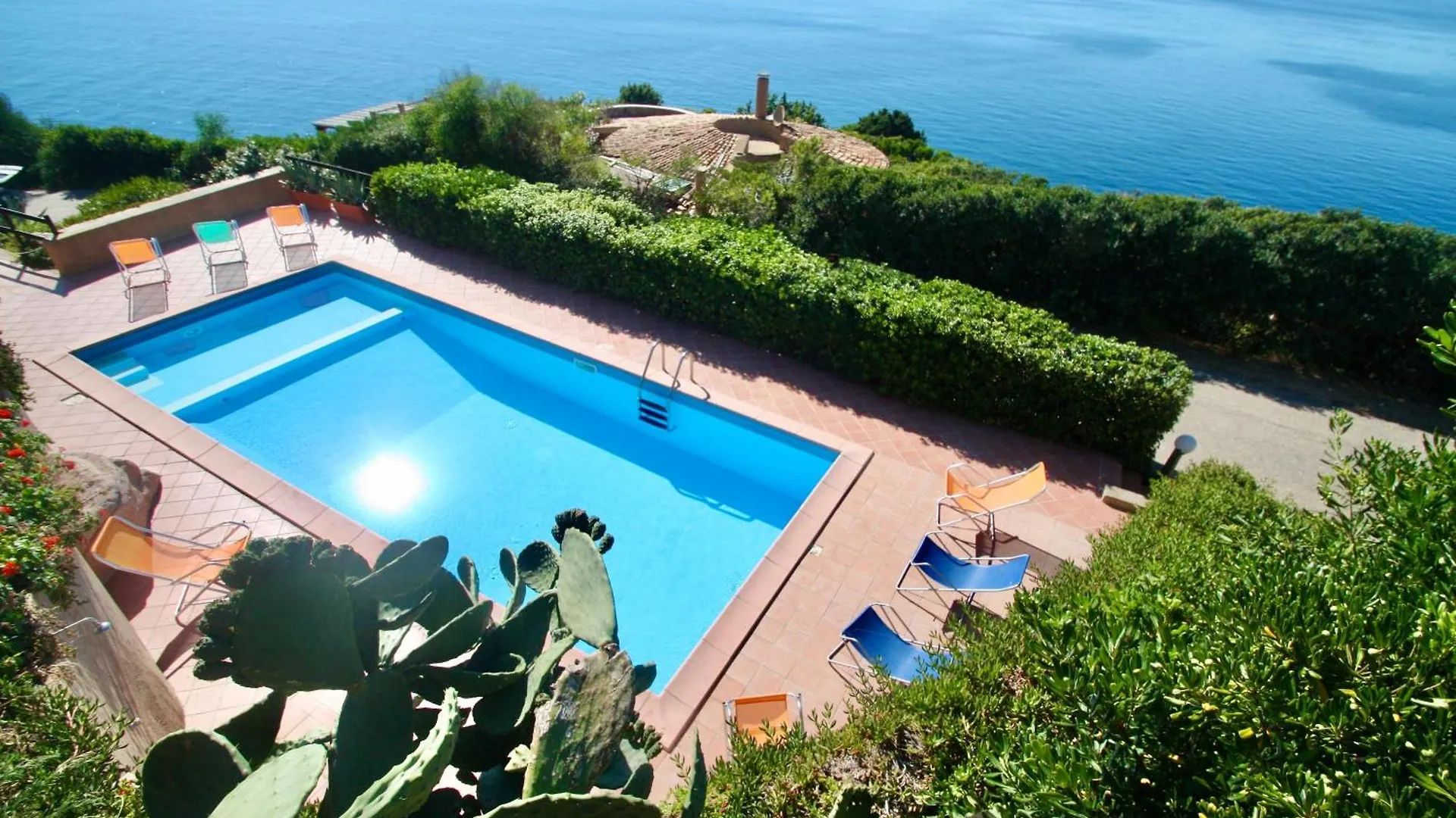 Isa-Residence With Swimming-Pool In Costa Paradiso, Apartments 6 Beds With Private Outdoor Area