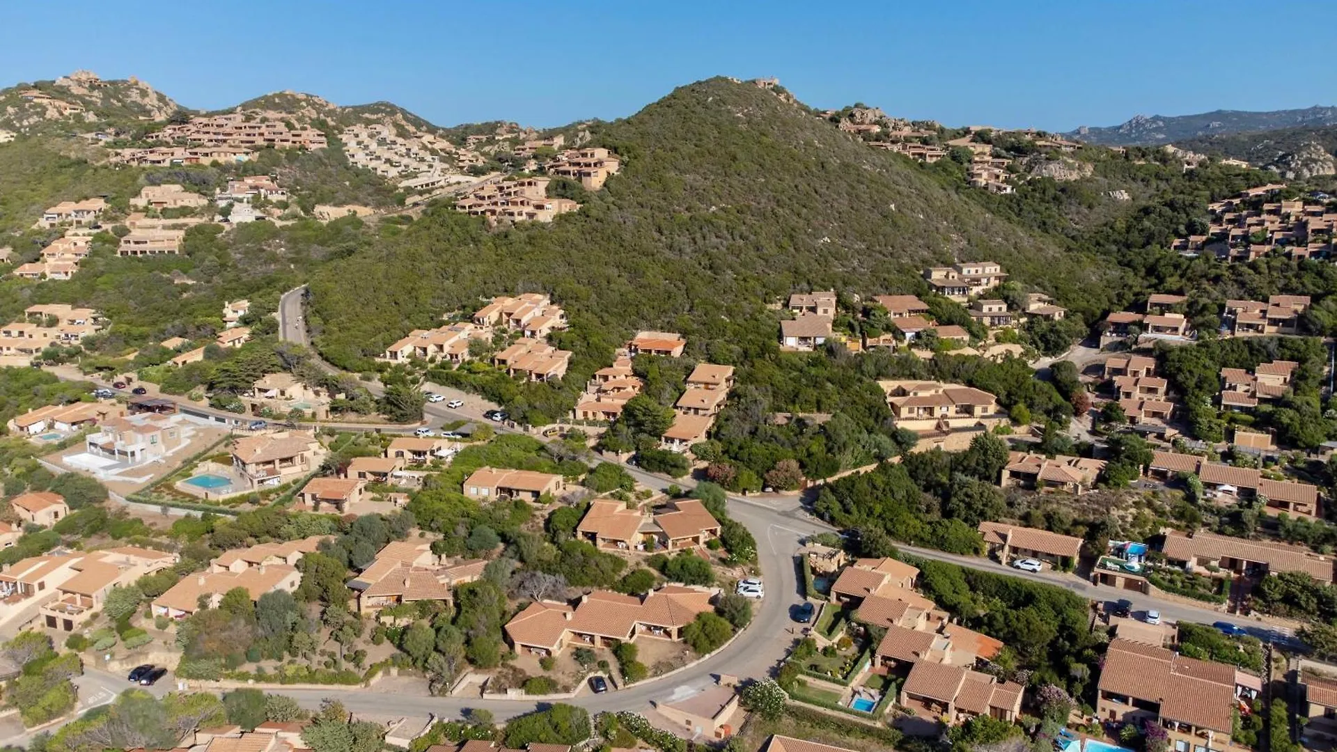 Isa-Residence With Swimming-Pool In Costa Paradiso, Apartments 6 Beds With Private Outdoor Area